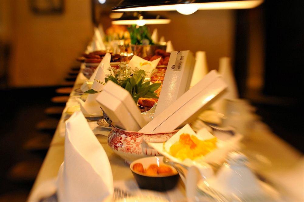 Landa Hotel Burgo Eksteriør billede A buffet at a hotel