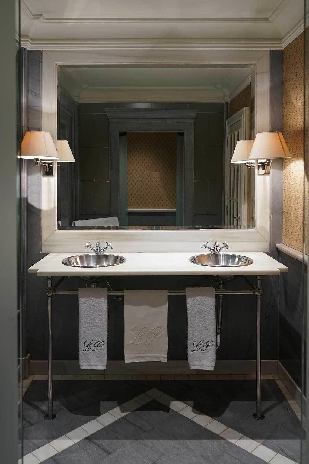 Landa Hotel Burgo Eksteriør billede A double sink
