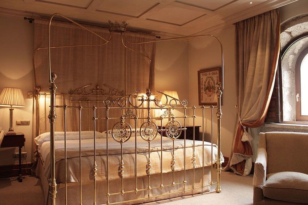 Landa Hotel Burgo Eksteriør billede A room at the Hotel Excelsior
