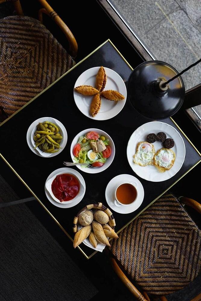 Landa Hotel Burgo Eksteriør billede A traditional Turkish breakfast