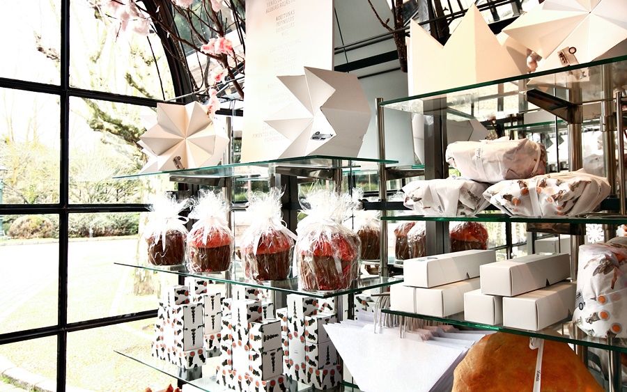 Landa Hotel Burgo Eksteriør billede A display of chocolate truffles