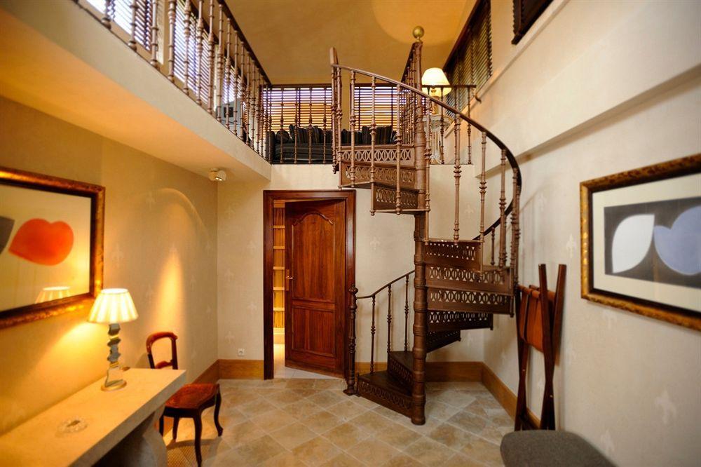 Landa Hotel Burgo Eksteriør billede The spiral staircase