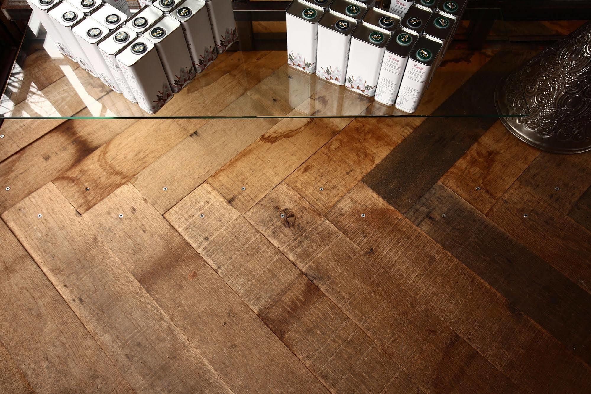 Landa Hotel Burgo Eksteriør billede A floor made of maple wood
